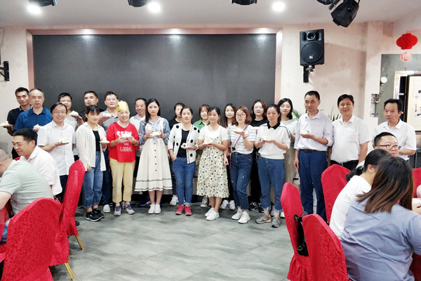 第三季度的员工生日庆 /cxyq/20190930133731-FtnNfWwTXEHc-lwBEItYzqDZpyN2.jpg