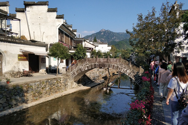 感受徽派建筑 /cxyq/20190930133809-Fr6CGjR_cEBFUFAHpir3r6sa7dwN.jpg