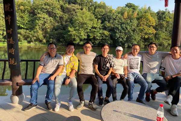 售后小伙 /cxyq/20190930134024-FkjKn4-522hOcjBTdeSPdVQjIsjT.jpg