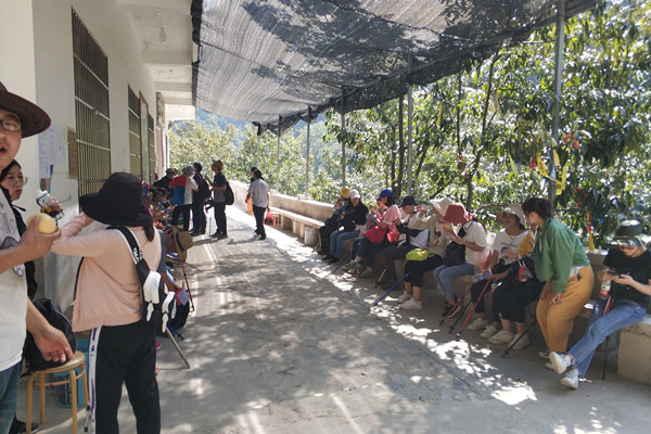 山间补给站 /cxyq/20190930134658-FuHhTO12McdU8WO1VuaOUJikn8NH.jpg