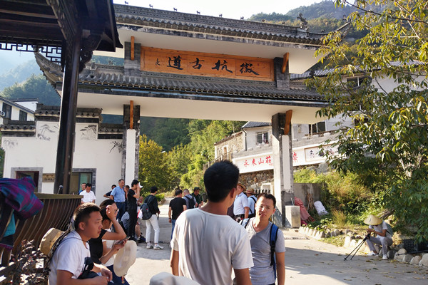 山脚集合 /cxyq/20190930135121-Frp3iLQIwXF7BmayBjGH3uIMYRnJ.jpg