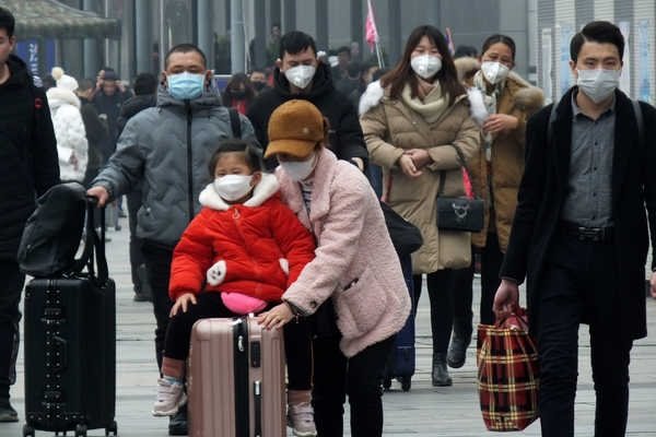 出门配戴口罩 /cxyq/20200201123215-FiRRc5AEPlznUBzfNk6FKJUsi4PM.jpg