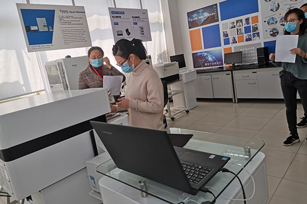 女學員上機操作 http://www.wxcxfx.com/cxyq/20200415143343-Fhs7c4GZ4Mfa0fy56VHEygHa15Hl.jpg