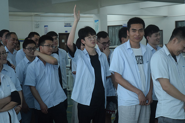 員工舉手回答競賽題目 http://www.wxcxfx.com/cxyq/20200615153359-FtVcYIDEzcfFs8-qEw2WAsKN02Ns.jpg