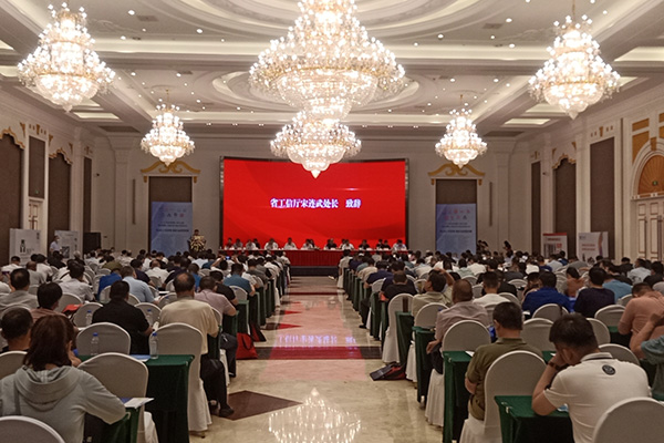 鍛鑄年會現場人頭攢動 http://www.wxcxfx.com/cxyq/20200629100333-FnYtPnZ4VEUJKKuSDsavVKukSAR1.jpg