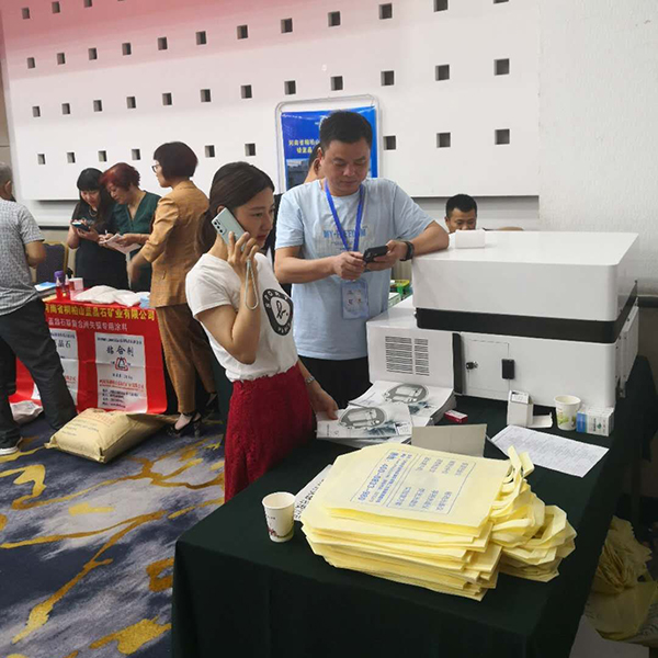 嘉賓到展臺咨詢 http://www.wxcxfx.com/cxyq/20200916082526-FlnAkhiUye0SNNfbAo3UVkS8g2aP.jpg