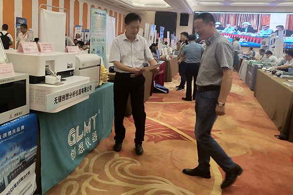 客戶來到創想儀器展臺前 http://www.wxcxfx.com/cxyq/20200928153909-FogZkq8-1TTob3S1LRsWAgCeIxe_.jpg