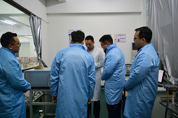 參觀生產(chǎn)車間 http://www.wxcxfx.com/cxyq/20210108145231-FvR9M542xH-h7qUWN9tt51nLDMu3.jpg