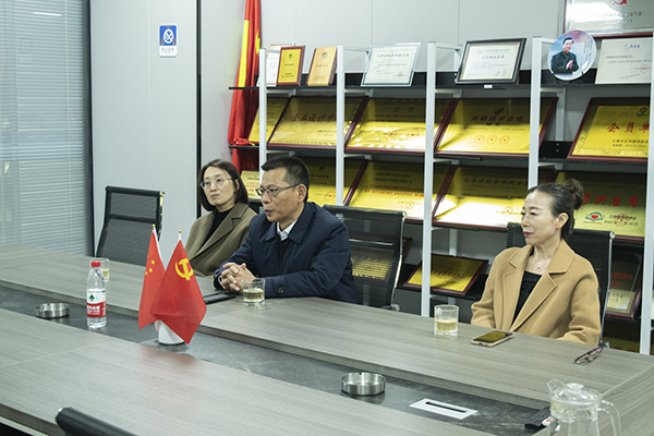 创想仪器与张副会长一行进行座谈会 /cxyq/20240328105534-FpTNj_zkIMbXdPWmQkpgftn_u2rE.jpg